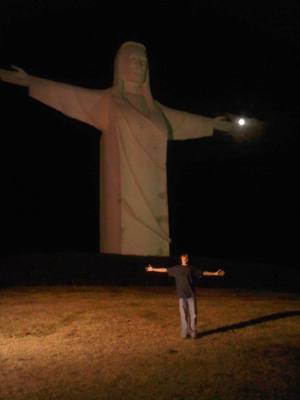 Jesus of the Ozarks.  Second largest Jesus only to the one in Brazil.