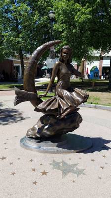 Kinda looks like Samantha

https://getoutanddothings.com/blog/f/our-new-england-road-trip---salem-day-3