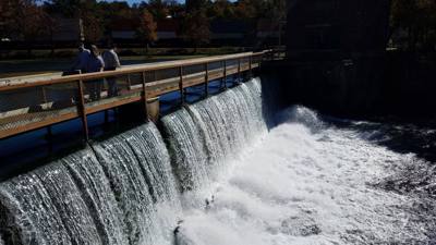 Julie and I took a little side trip while on our way back from Memphis. This is a neat little Park.