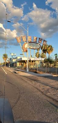 Neat sign.  Crappy motel.  LOL