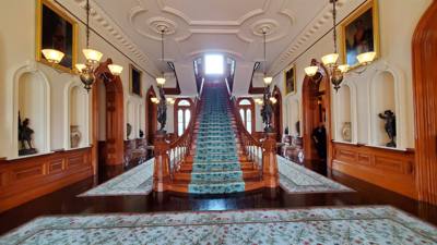 Today's morning cultural excursion was the Iolani Palace.  Quick bit of trivia... Hawaii is the only state that has had 
