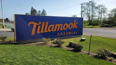 Hard to pass up a shot at ice cream.  This is the Tillamook Creamery.  It's was pretty good but Julie and I agreed the B