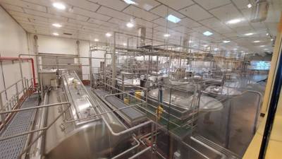 Hard to pass up a shot at ice cream.  This is the Tillamook Creamery.  It's was pretty good but Julie and I agreed the B