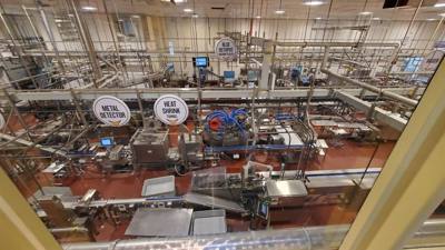 Hard to pass up a shot at ice cream.  This is the Tillamook Creamery.  It's was pretty good but Julie and I agreed the B