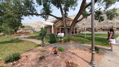 I present to you... The Von Hoffman House.  This was about a block and a half away from our rental.  Couldn't pass it up