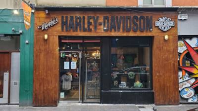 Of course we had to stop by the Harley-Davidson shop lol