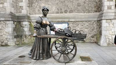 Had to visit the sweet Molly Malone statue.  Some free entertainment while we were there. Okay not free I donated.
