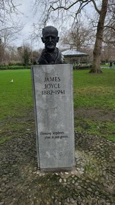 Took a nice little wander through St Stephen's Green to get the juices flowing this morning...