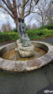 Took a nice little wander through St Stephen's Green to get the juices flowing this morning...