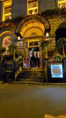 Tonight's dinner rendezvous was at the suggestion of the marketing guru Noel at our hotel (Maldron).  Hit the nail on th