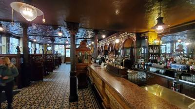 Had a great visit to the Crown Bar.  Oldest pub in Belfast.  Great looking place.  Hit some Guinness and Jameson before 