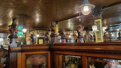 Had a great visit to the Crown Bar.  Oldest pub in Belfast.  Great looking place.  Hit some Guinness and Jameson before 