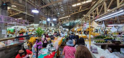 The flower market was our first stop today.  HUGE piles of flowers and very cheap.  Saw a dozen roses for like 50 baht. 
