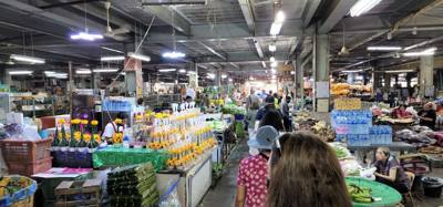 The flower market was our first stop today.  HUGE piles of flowers and very cheap.  Saw a dozen roses for like 50 baht. 