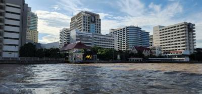 This afternoon started with a canal trip through Bangkok.  Feeding the fish was an experience.  Pretty interesting.  Lot