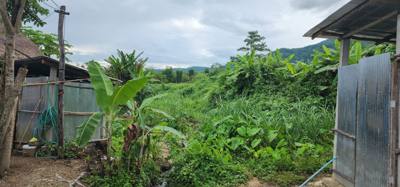 Got to experience the Padong people of Thailand this afternoon.  Also known as the Long Neck Karan people.  Our tour gui