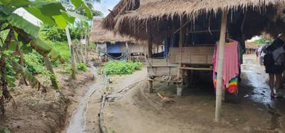 Got to experience the Padong people of Thailand this afternoon.  Also known as the Long Neck Karan people.  Our tour gui