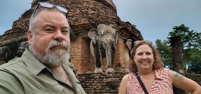 Behind the resort was an old Temple...Wat Chang Lom. Julie and I took a stroll through it within minutes of getting her