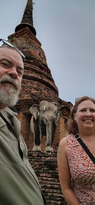 Behind the resort was an old Temple...Wat Chang Lom. Julie and I took a stroll through it within minutes of getting her