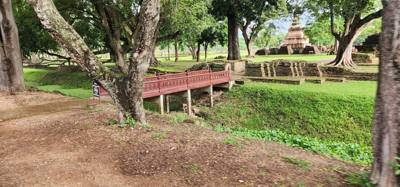 Spent the morning exploring the ruins of old Sukhothai. Several ancient temples. Udom brought us here in the morning b