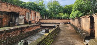 Spent the morning exploring the ruins of old Sukhothai. Several ancient temples. Udom brought us here in the morning b