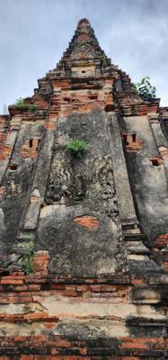 We've gone from the pretty modern temples to the ancient ones.  Losing wars means your temples get destroyed.  The heads