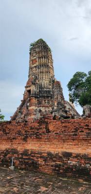 We've gone from the pretty modern temples to the ancient ones.  Losing wars means your temples get destroyed.  The heads