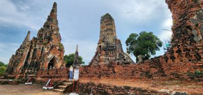 We've gone from the pretty modern temples to the ancient ones.  Losing wars means your temples get destroyed.  The heads