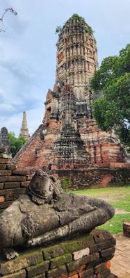 We've gone from the pretty modern temples to the ancient ones.  Losing wars means your temples get destroyed.  The heads