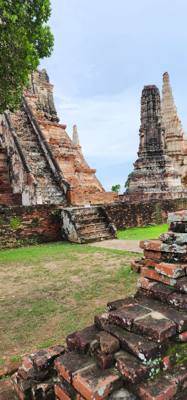 We've gone from the pretty modern temples to the ancient ones.  Losing wars means your temples get destroyed.  The heads