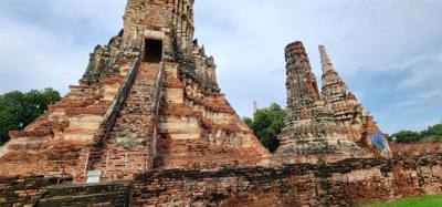 We've gone from the pretty modern temples to the ancient ones.  Losing wars means your temples get destroyed.  The heads
