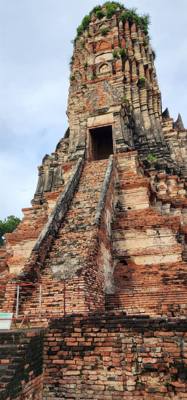 We've gone from the pretty modern temples to the ancient ones.  Losing wars means your temples get destroyed.  The heads