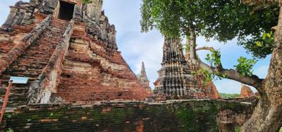 We've gone from the pretty modern temples to the ancient ones.  Losing wars means your temples get destroyed.  The heads