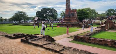 We've gone from the pretty modern temples to the ancient ones.  Losing wars means your temples get destroyed.  The heads