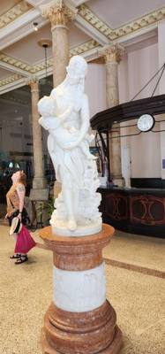 Part 2 of our Havana, Cuba walking tour.  So much to see.  The farmers market was sensory overload.  The smell of fresh 