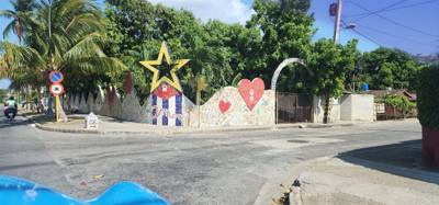 First visit this morning was to an art district called Fusterlandia.  They wanted to call it something fun like Disneyla