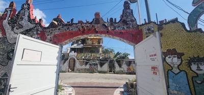 First visit this morning was to an art district called Fusterlandia.  They wanted to call it something fun like Disneyla
