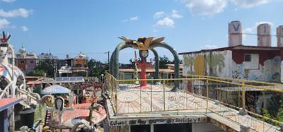 First visit this morning was to an art district called Fusterlandia.  They wanted to call it something fun like Disneyla