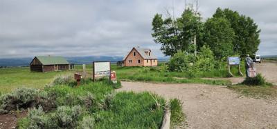 Quick stop to see Mormon Row over by the Tetons.  Pretty interesting.  Avery was more interested in the ground squirrels