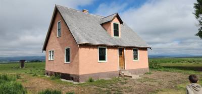 Quick stop to see Mormon Row over by the Tetons.  Pretty interesting.  Avery was more interested in the ground squirrels
