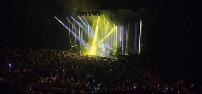 Lenny Kravitz at Dolby Live in Vegas.  Julie got us amazing tickets.  Front row balcony.  The confetti cannon in front o