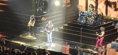 Lenny Kravitz at Dolby Live in Vegas.  Julie got us amazing tickets.  Front row balcony.  The confetti cannon in front o