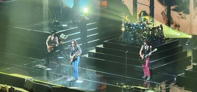 Lenny Kravitz at Dolby Live in Vegas.  Julie got us amazing tickets.  Front row balcony.  The confetti cannon in front o