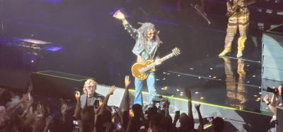 Lenny Kravitz at Dolby Live in Vegas.  Julie got us amazing tickets.  Front row balcony.  The confetti cannon in front o