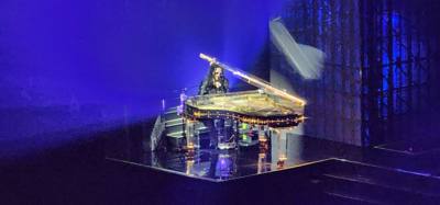 Lenny Kravitz at Dolby Live in Vegas.  Julie got us amazing tickets.  Front row balcony.  The confetti cannon in front o
