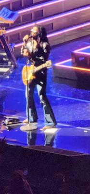 Lenny Kravitz at Dolby Live in Vegas.  Julie got us amazing tickets.  Front row balcony.  The confetti cannon in front o
