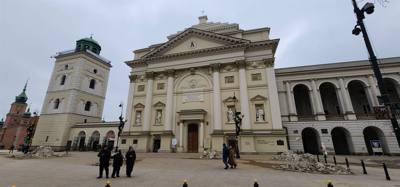 Tour of Warsaw, Poland this morning (Part 1).  Got to see many famous monuments, statues, and tributes to the city. Wond