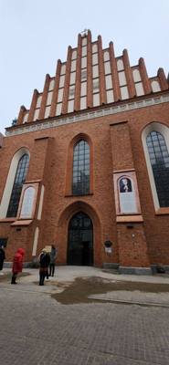 Tour of Warsaw, Poland this morning (Part 1).  Got to see many famous monuments, statues, and tributes to the city. Wond