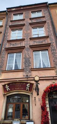 Tour of Warsaw, Poland this morning (Part 2).  Second stop of the city tour was in Old Town Warsaw. Cute area still set 