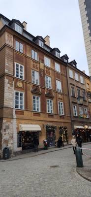 Tour of Warsaw, Poland this morning (Part 2).  Second stop of the city tour was in Old Town Warsaw. Cute area still set 